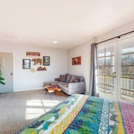 Couples Hideout In Heart Of Oakhurst Bagian luar foto